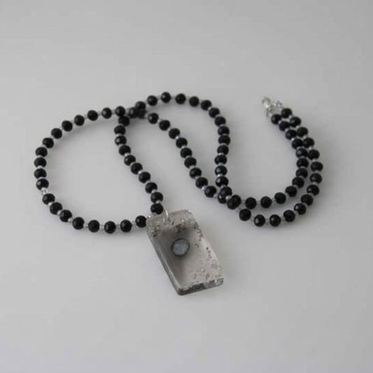 Μενταγιόν Απο Υγρο Γυαλί "Black Mystery"